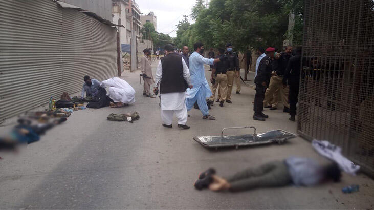  Karaçi'deki Pakistan Menkul Kıymetler Borsası'na silahlı saldırı!