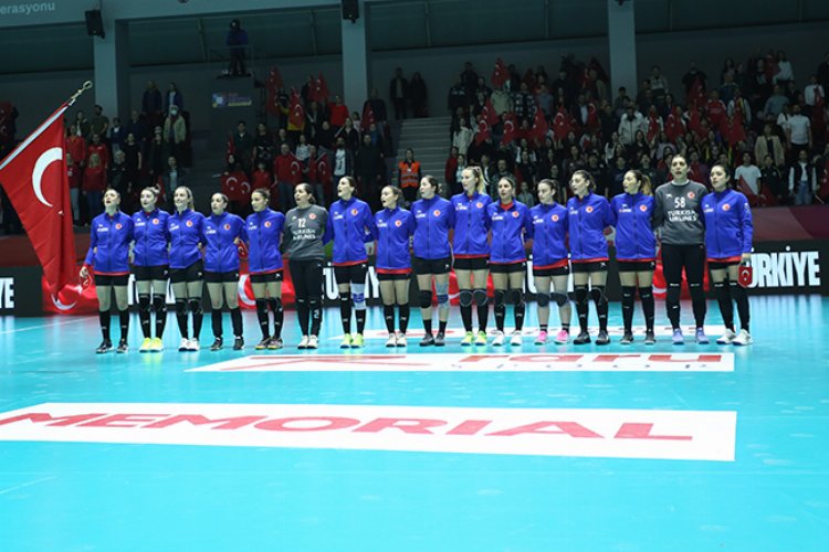 A Milli Kadın Takımı, Karadağ ve Sırbistan maçları için kampa giriyor
