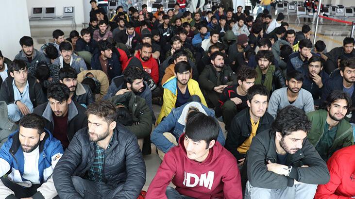Afganistanlı 138 kaçak göçmen ülkelerine gönderildi