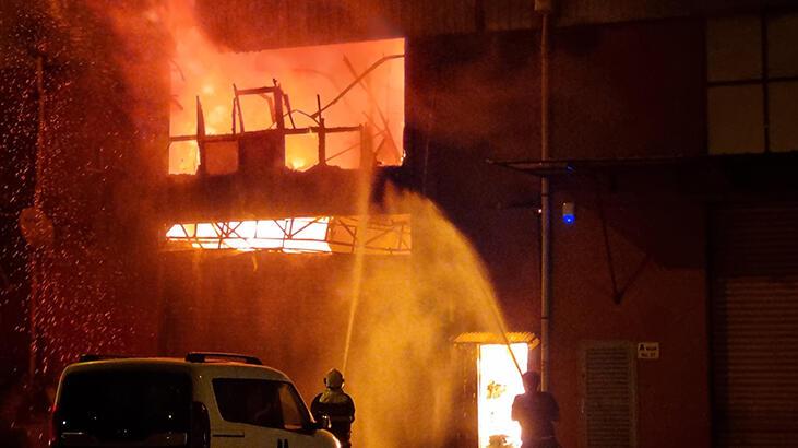 Ardahan Haberi: Adana'da lastik deposunda yangın: 2 yaralı