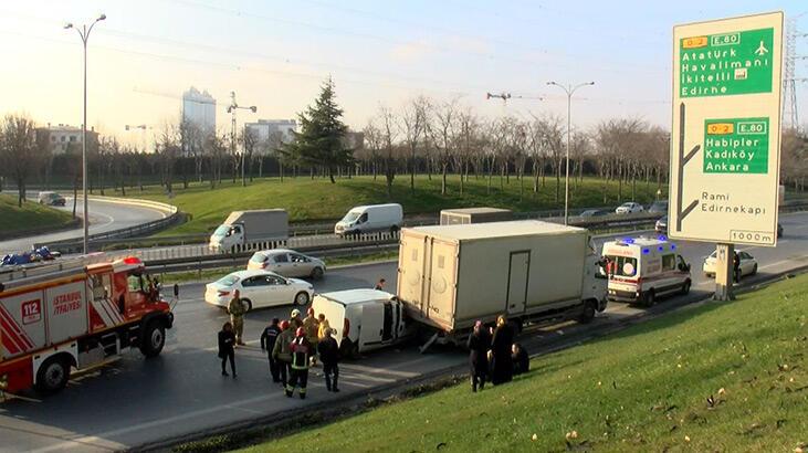 Ardahan Haberi: Bayrampaşa’da hafif ticari araç kamyona çarptı