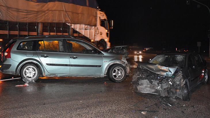 Ardahan Haberi: Kırıkkale'de otomobil ile tanker çarpıştı: 5 yaralı