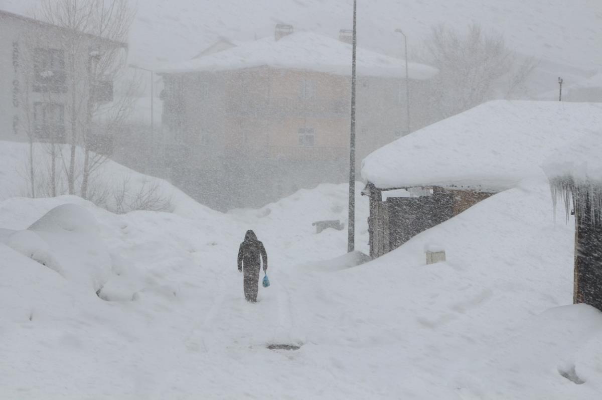 Ardahan'da 157 köy yolu kar nedeniyle ulaşıma kapandı