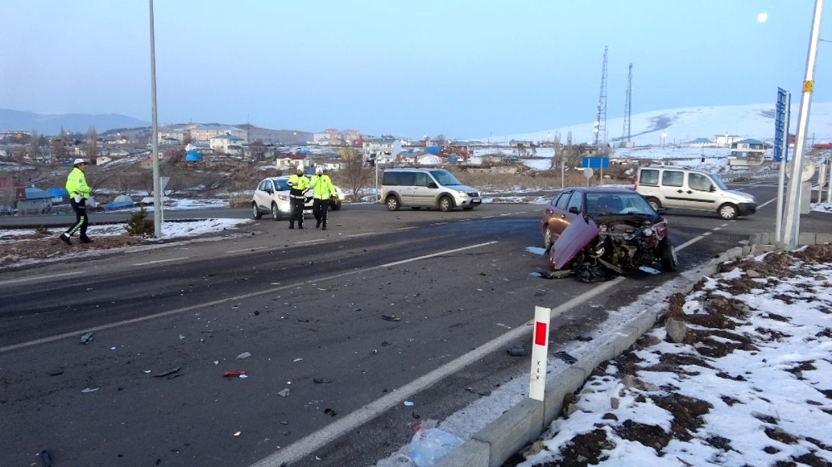 Ardahan'da meydana gelen trafik kazasında 4 kişi yaralandı