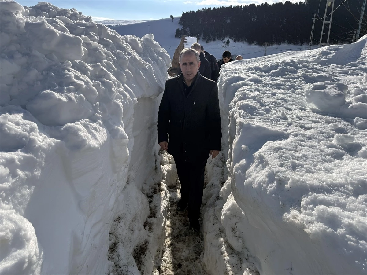 Ardahan'da Yoğun Kar ve Tipi Nedeniyle Oluşan Hasarın Tespit ve Temizlik Çalışmaları Başladı