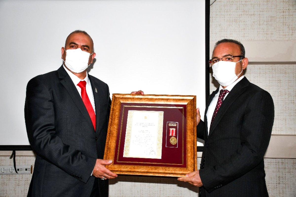 Ardahanlı Gazi Adnan Tatlı'ya Devlet Övünç Madalyası verildi