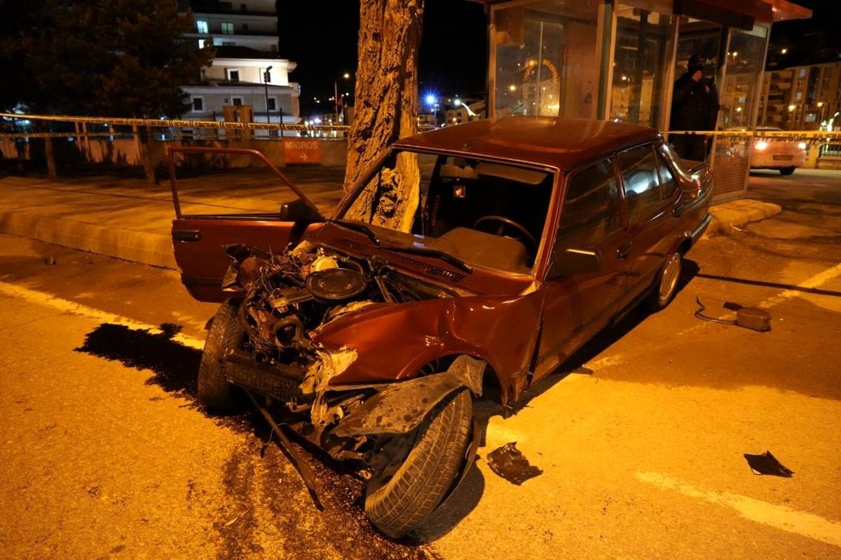 Bayburt'ta trafik kazası: 1 ölü, 1 ağır yaralı
