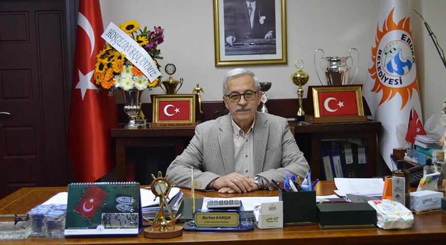 Bıçaklı saldırıda yaralanan Erdek Belediye Başkanı, görevine başladı