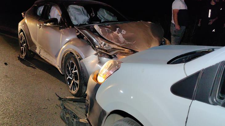 Bursa'da hafif ticari araç ile otomobil çarpıştı: 6 yaralı