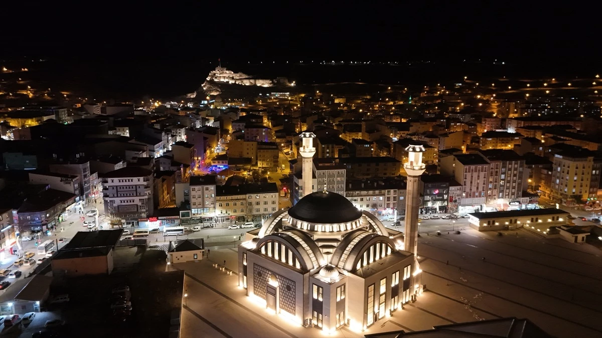 Erzurum, Ardahan ve Kars'ta Ramazan Ayının İlk Teravih Namazında Camiler Doldu
