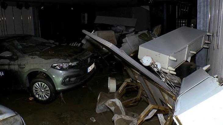 İstanbul'u sel vurdu! Mobilyacılar sitesinde araçlar mağazaya girdi