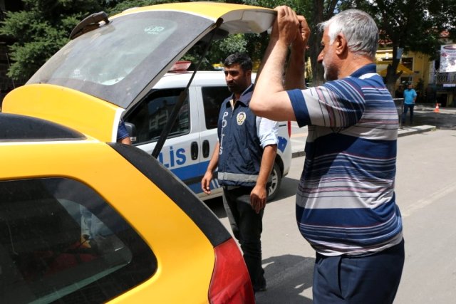 Kars'ta polis taksilere uygulama yaptı