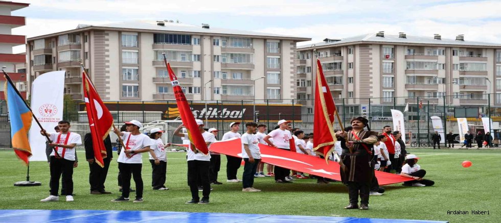Ardahan’da 19 Mayıs Atatürk’ü Anma Gençlik ve Spor Bayramı, coşkuyla kutlandı