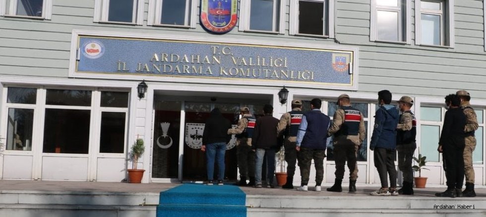 Ardahan Kars ve Erzurum'da belirlenen adreslere eş zamanlı operasyon düzenlendi