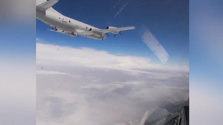 Rus jetleri, ABD bombardıman uçağının önünü kesti