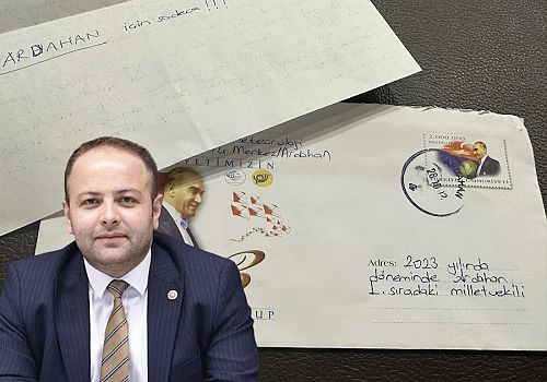 21 yıl önce 1. Sıra Ardahan milletvekiline yazılan mektubu Cumhuriyet'in 100. yılında, Kaan Koç teslim aldı. 