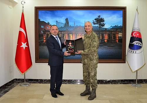 3. Ordu Komutanı Korgeneral Türkgenci, Ardahan Valisi Öner'i ziyaret etti