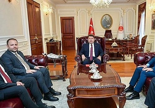 Adelet Bakanını ziyaret ettiler Ardahan’a yapılacak yeni adliye binasının hızlandırılacağı sözünü aldılar.