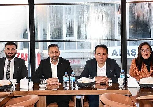 AK Parti Ardahan İl Başkanı Ersin Yılmaz, basın mensupları ile kahvaltıda bir araya geldi