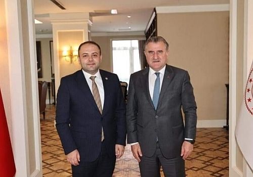 AK Parti Ardahan Milletvekili Kaan Koç, Bakan Osman Aşkın Bak ile görüştü