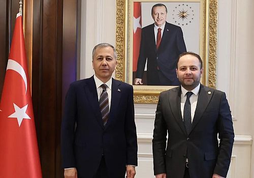 AK Parti Ardahan Milletvekili Kaan Koç, İçişleri Bakanı Ali Yerlikaya‘yı ziyaret etti