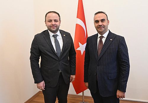 AK Parti Ardahan Milletvekili Kaan Koç, Sanayi ve Teknoloji Bakanı Mehmet Fatih Kacır’ı makamında ziyaret etti