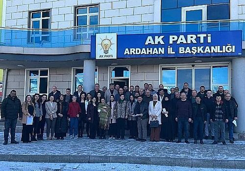 AK Parti Ardahan teşkilatı sandık başkanlarıyla seçim öncesi istişare ve değerlendirme toplantısı gerçekleşti