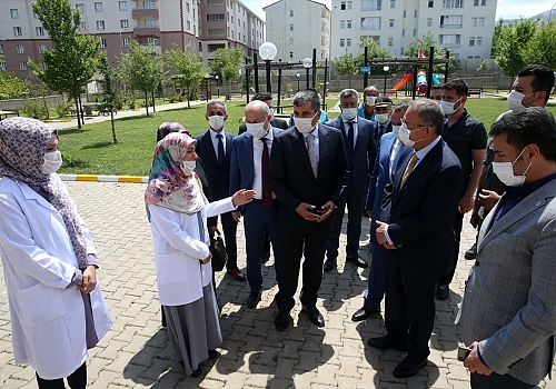 AK Parti Genel Başkan Yardımcısı Özhaseki, Muş'ta temaslarda bulundu: