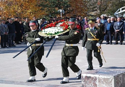 Ardahan'da 29 Ekim kutlamaları çelenk sunma töreni ile başladı