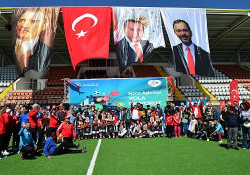 Ardahan'da 3 özel eğitim okuluna spor malzemesi dağıtıldı