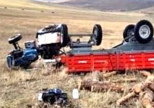Ardahan'da devrilen traktörün sürücüsü hayatını kaybetti.