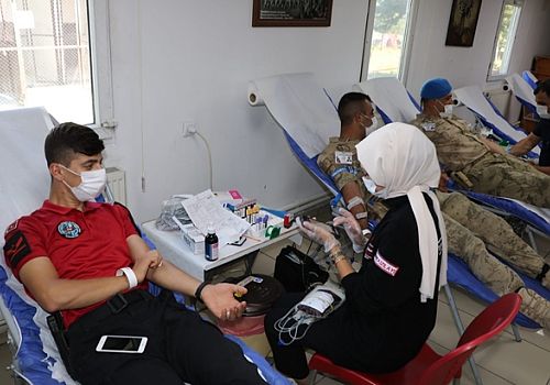 Ardahan da Jandarma'dan kan bağışı