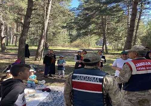 Ardahan da Jandarma Piknikçileri Çop Konusunda Uyardı 
