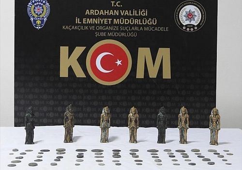 Ardahan'da kaçak kazı yaparken suçüstü yakalanan 9 şüphelinden 3'ü tutuklandı