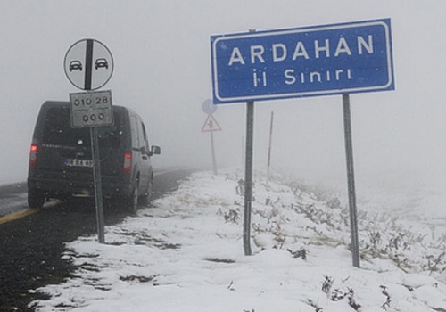 Ardahan'da kar yağışı hayatı olumsuz etkiledi