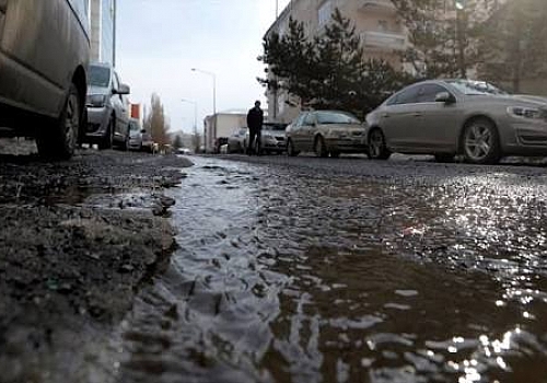 Ardahan'da Kış Ortasında Sağanak Yağmur Etkili Oldu