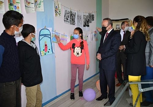 Ardahan da Köy okulunda görsel sanatlar atölyesi açılışı yapıldı