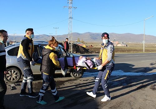 Ardahan da meydana gelen trafik kazasında 2 kişi yaralandı