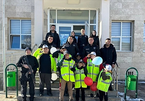 Ardahan'da polis ekipleri, 3 Aralık Dünya Engelliler Günü nedeniyle etkinlik düzenledi