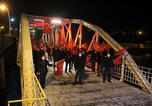 Ardahan da Tedbirler Hiçe Sayılarak 23 Nisan Tarihi Köprü de Konserle Kutlandı 