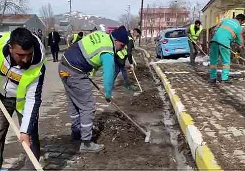 Ardahan Haberi: Ardahan Belediyesine bağlı ekipler bahar temizliğine başladı.