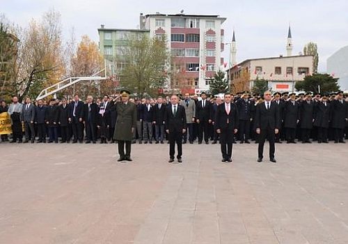 Ardahan Haberi: Ardahan'da 10 Kasım Atatürk'ü Anma Günü nedeniyle tören düzenlendi.