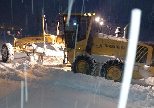 Ardahan Haberi: Ardahan'da da yoğun kar ve tipi nedeniyle kapanan 84 köy yolu ulaşıma açıldı 