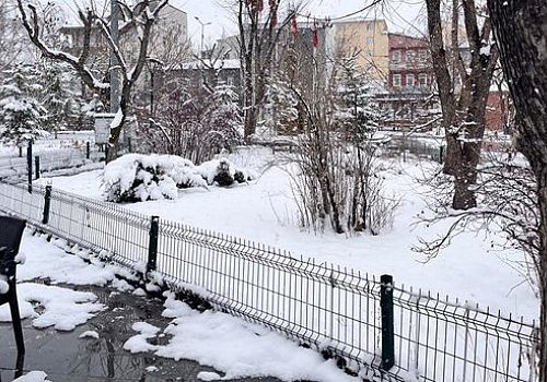Ardahan Haberi: Ardahan da kar yağışı nedeniyle Tüm bölgenin yanı sıra kent merkezi de beyaza büründü