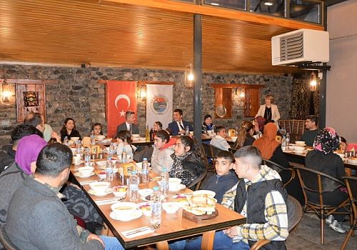 Ardahan Haberi: Ardahan'da yetim ve öksüz çocuklar iftar sofrasında buluştu
