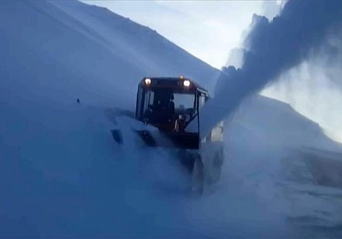 Ardahan Haberi: Ardahan-Şavşat kara yolunda, ekiplerin karla mücadele çalışması devam ediyor.