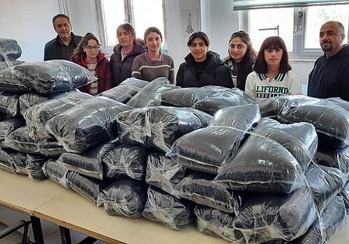 Ardahan Haberi: Ardahanlı öğrencilerden deprem bölgesine battaniye yardımı
