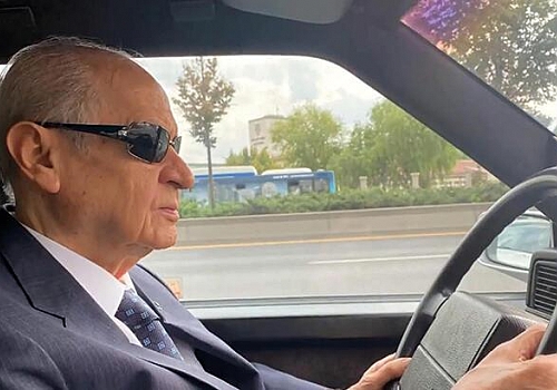 Ardahan Haberi: Bahçeli klasik otomobili ile Ankara turu attı