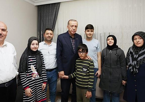 Ardahan Haberi: Cumhurbaşkanı Erdoğan, görme engelli hafız Ravzanur'u ziyaret etti