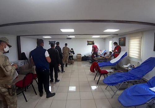 Ardahan İl Jandarma personeli Kızılay'a kan bağışında bulundu.